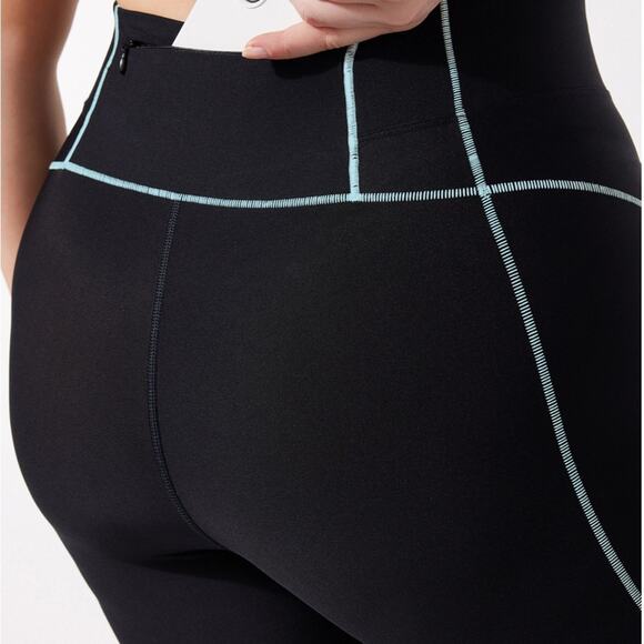 RUNNING HOT 7/8 HIGH-WAIST BACK POCKET LEGGING - Picture 3 of 7